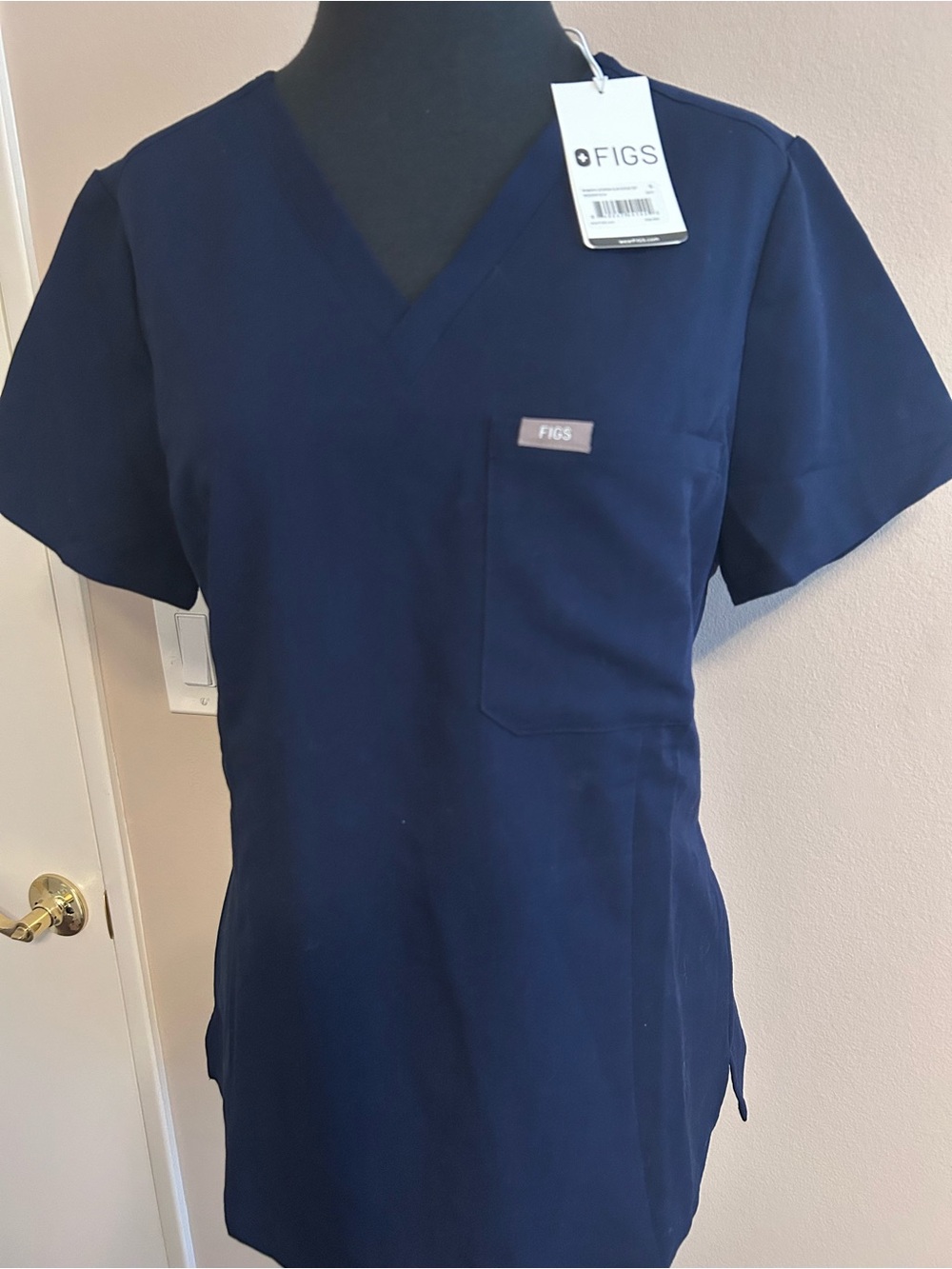 Figs Navy V-Neck Scrub Top for women size small NWT